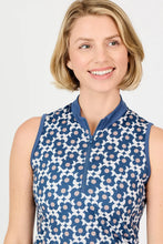 Sofibella HALF ZIP SLEEVELESS - QUIET FORCE 2501QUFGBF Color: Geo Ball Flower Size: Small